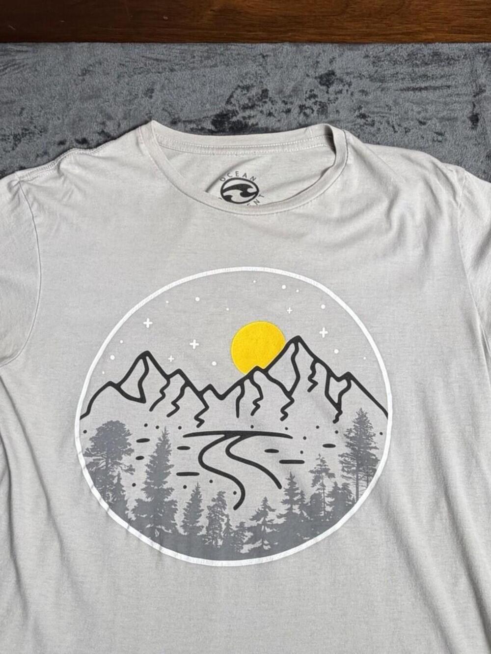 Ocean Current Mens Medium T-Shirt Gray Graphic Tee Mountain Forest Sun Nature